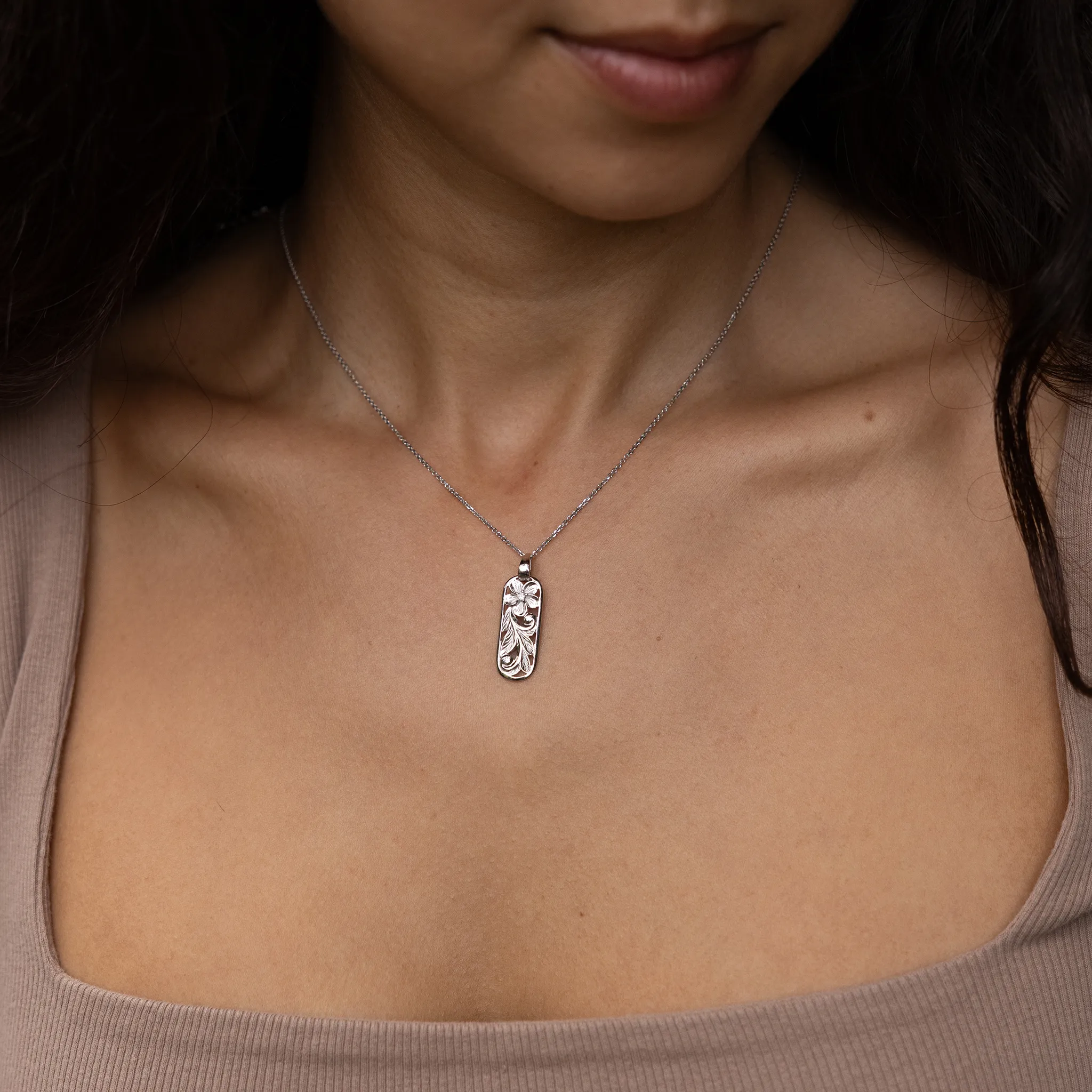 Hawaiian Heirloom Plumeria Pendant in White Gold with Diamond - 28mm