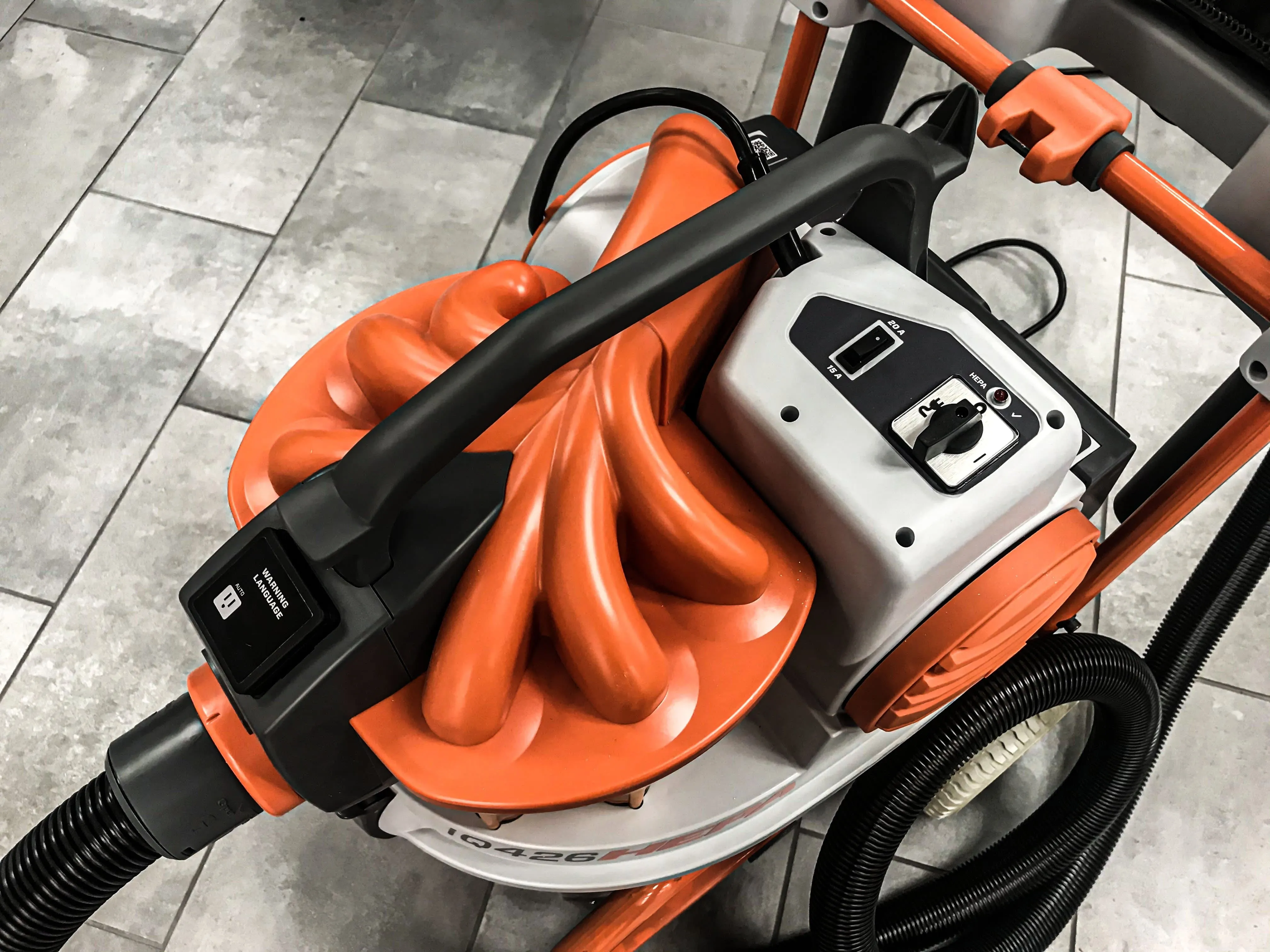 iQ426HEPA Cyclonic Dust Extractor Vacuum